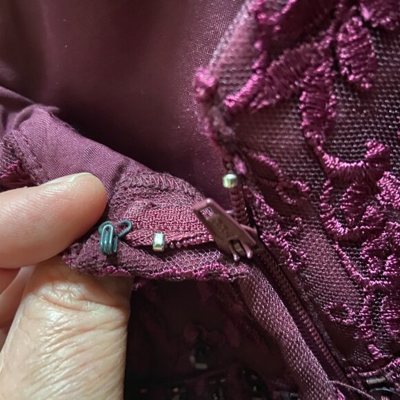 Gorgeous Wine Colored Morilee Halter Sequined Formal Gown Sz 16 Homecoming Prom - Picture 12 of 12